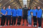 miniatura Usain Bolt pictured with seven of Brunel's student athletes